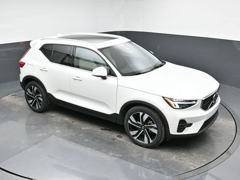 Used 2023 Volvo XC40 B4 Plus w/ Driver Assist Package image 36