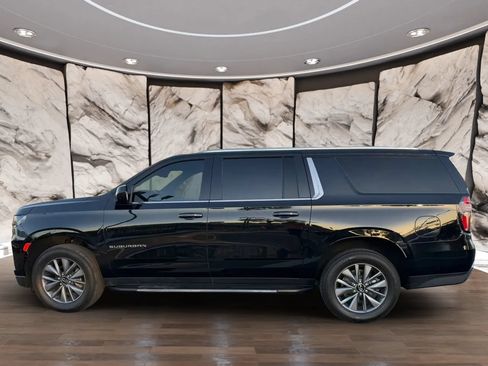 Used 2024 Chevrolet Suburban LT RWD image 5