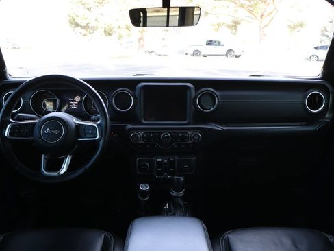 Used 2018 Jeep Wrangler Unlimited Sahara w/ Dual Top Group AWD/4WD image 17