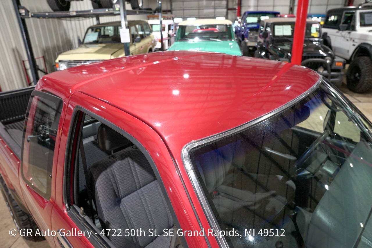 Used 1993 Toyota Pickup Deluxe AWD/4WD image 19