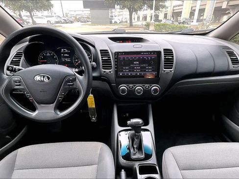 Used 2017 Kia Forte LX image 12