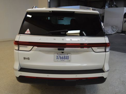Used 2023 Lincoln Navigator L Reserve image 4