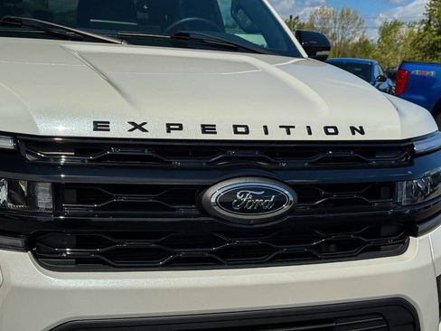 Used 2023 Ford Expedition Limited AWD/4WD image 10