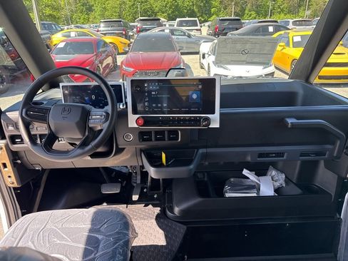 Used 2024 Chevrolet Brightdrop 600 w/ Battery Pack, Max Range AWD/4WD image 11
