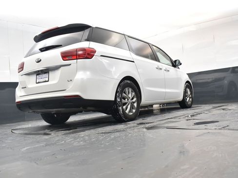 Used 2021 Kia Sedona LX image 20