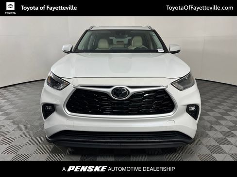 Used 2022 Toyota Highlander XLE FWD image 7