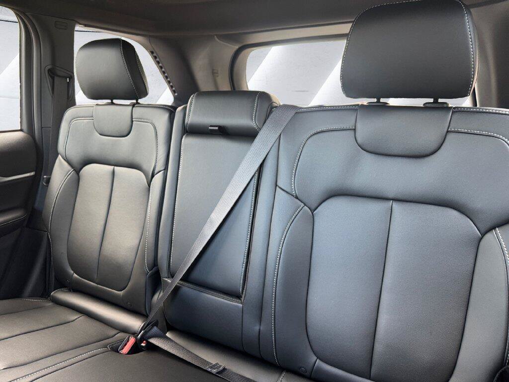 New 2026 Jeep Grand Cherokee Limited AWD/4WD image 11