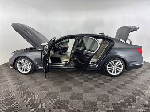 Used 2016 BMW 750i xDrive image 11