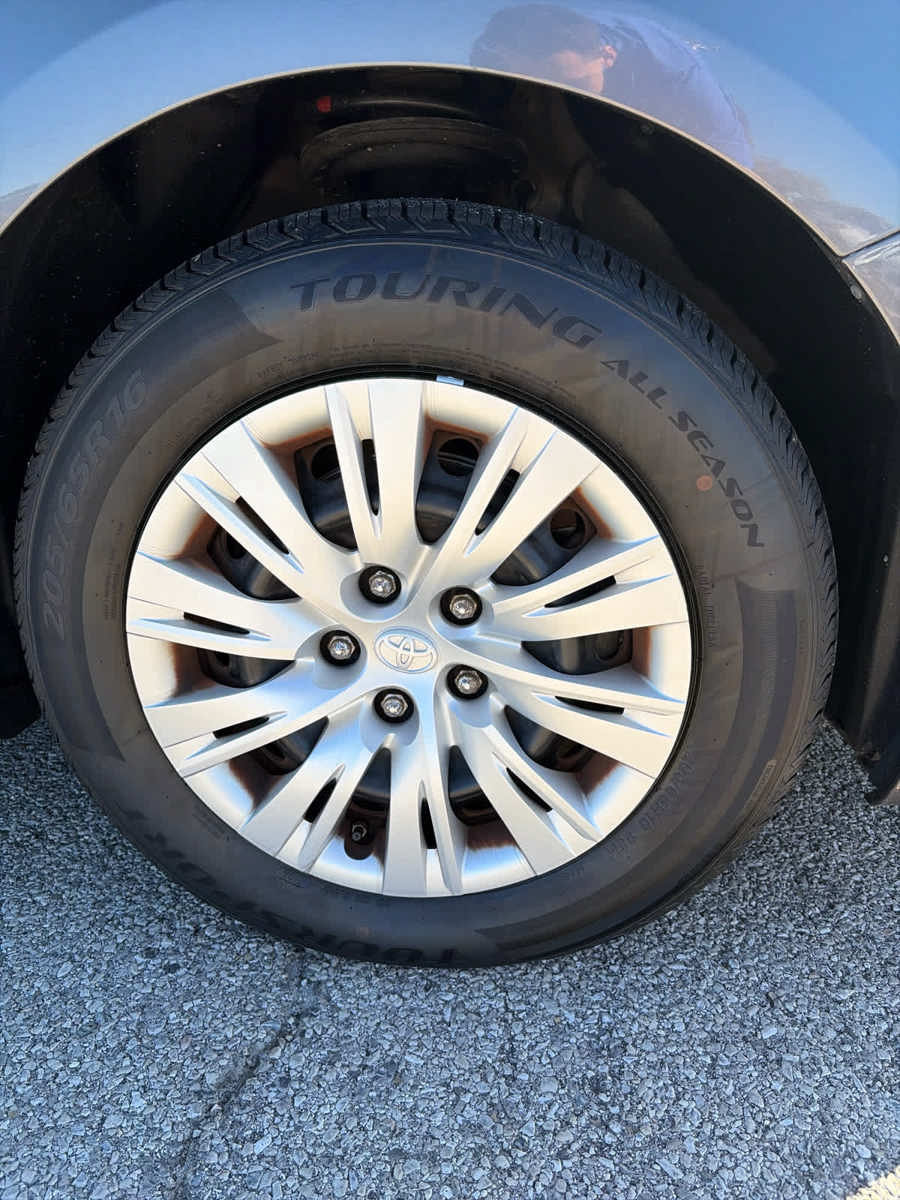 Used 2014 Toyota Camry LE FWD image 14