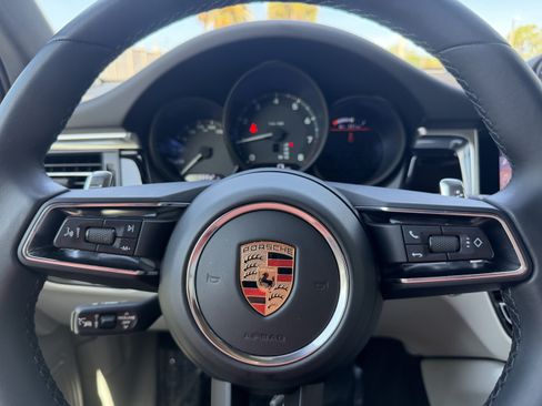 Certified 2023 Porsche Macan AWD/4WD image 36