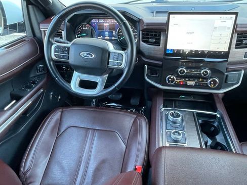 Used 2024 Ford Expedition Limited image 9