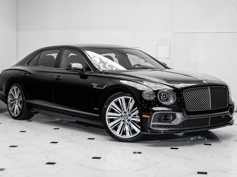Used 2024 Bentley Flying Spur W12 image 1