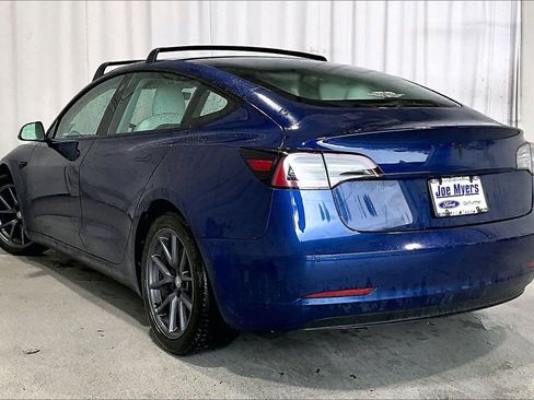 Used 2021 Tesla Model 3 Standard Range Plus image 5