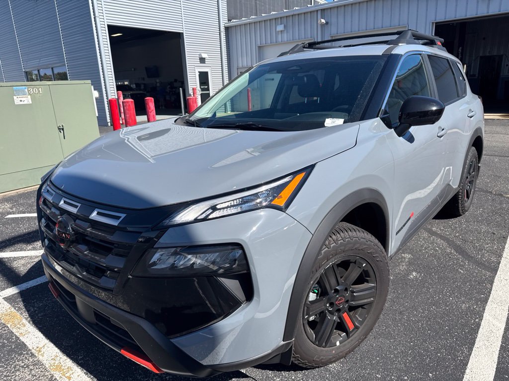 Certified 2026 Nissan Rogue SV AWD/4WD image 3