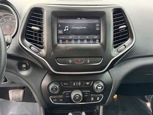 Used 2021 Jeep Cherokee Latitude Plus image 7