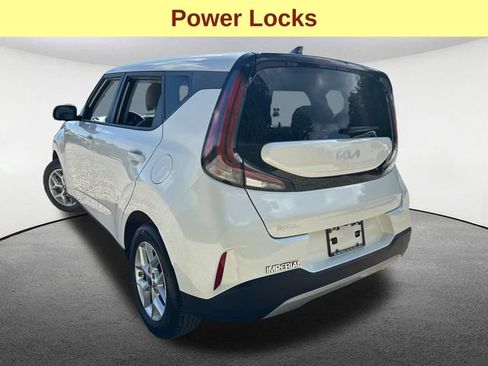 Used 2025 Kia Soul LX FWD image 10