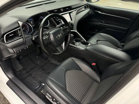 Used 2019 Toyota Camry SE w/ Carpet Mat Package FWD image 22