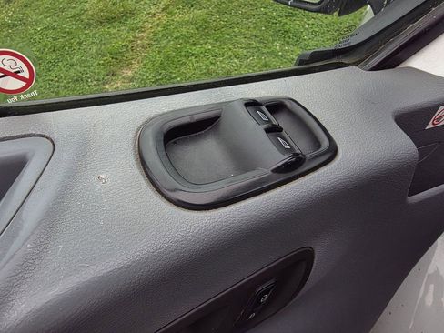 Used 2019 Ford Transit 250 130 Low Roof w/ Exterior Upgrade Package RWD image 12