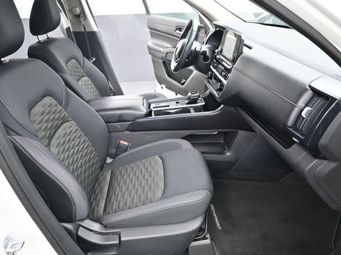 Used 2022 Nissan Pathfinder SV image 23