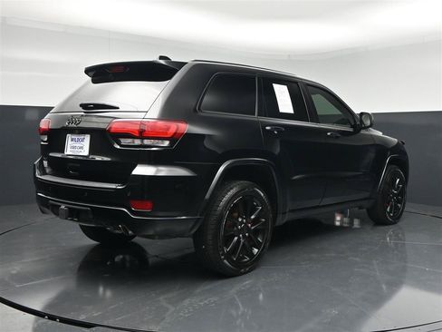 Used 2017 Jeep Grand Cherokee Altitude AWD/4WD image 6