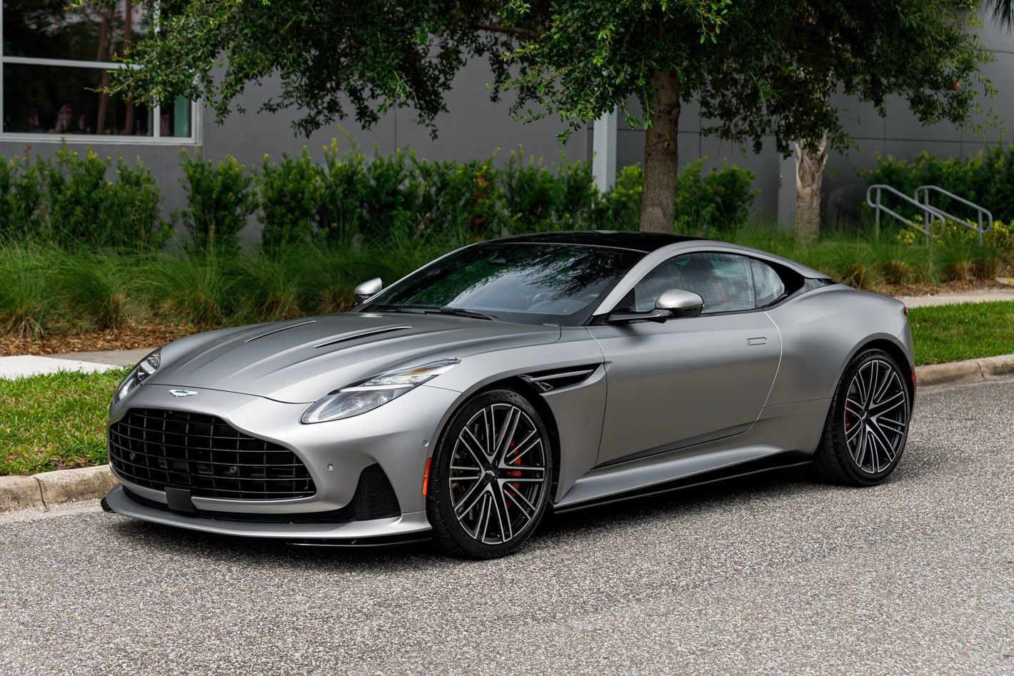 Used 2024 Aston Martin DB12 Coupe RWD image 23
