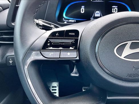 Used 2025 Hyundai Elantra Sport image 18