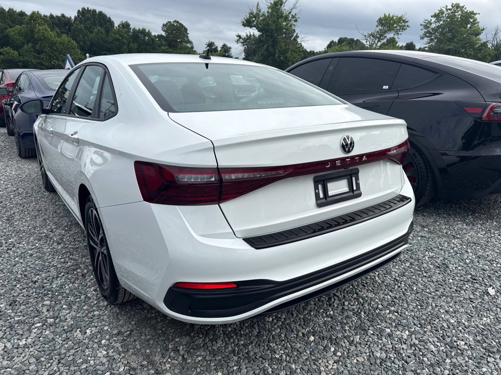 Used 2026 Volkswagen Jetta Sport FWD image 4