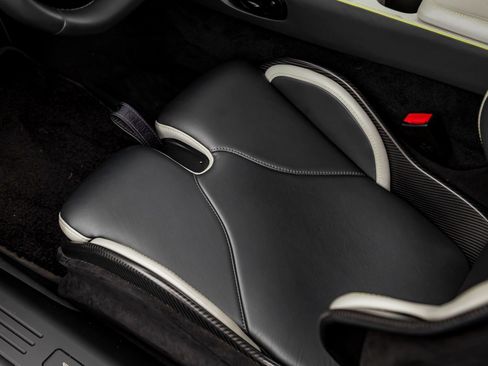 Used 2025 Aston Martin Vanquish image 16