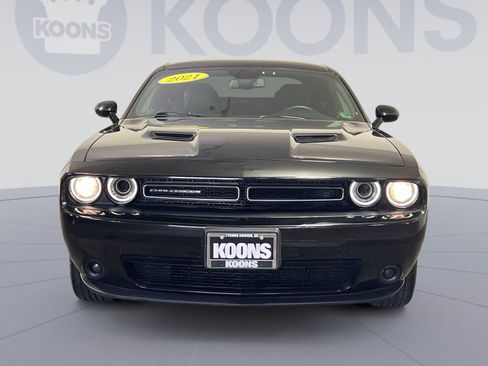 Used 2021 Dodge Challenger SXT image 11