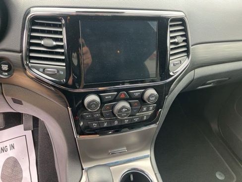 Certified 2021 Jeep Grand Cherokee Laredo X AWD/4WD image 16