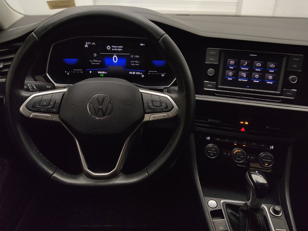 Used 2024 Volkswagen Jetta SE FWD image 22