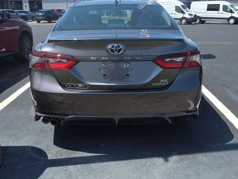 Used 2023 Toyota Camry SE w/ Cold Weather Package FWD image 5
