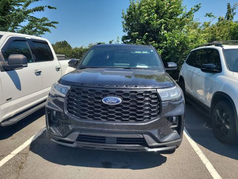 Used 2025 Ford Explorer ST-Line w/ Premium Package RWD image 2