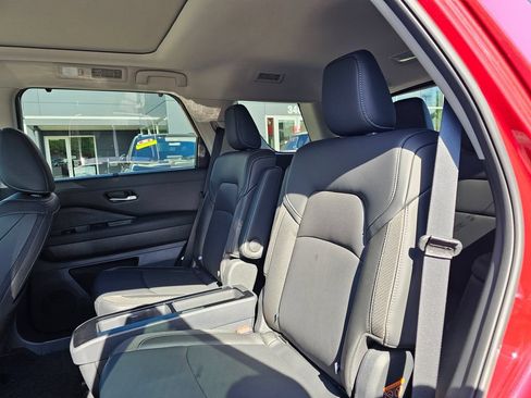New 2026 Nissan Pathfinder SL w/ SL Premium Package AWD/4WD image 14