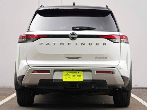 Used 2025 Nissan Pathfinder Platinum FWD image 11