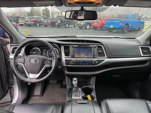 Used 2016 Toyota Highlander XLE image 12