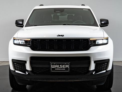 Used 2023 Jeep Grand Cherokee L Laredo AWD/4WD image 2