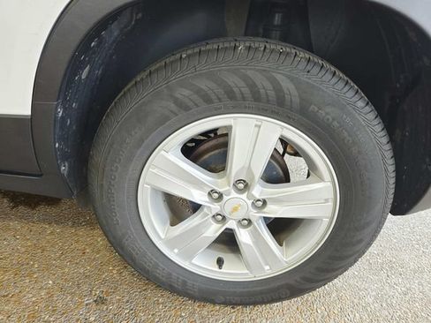 Used 2020 Chevrolet Trax LS w/ Tint and Cruise Package FWD image 9