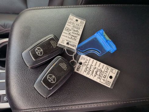 Used 2024 Toyota 4Runner Limited AWD/4WD image 37