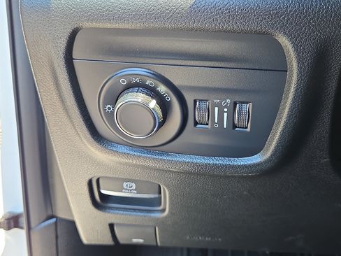 Used 2023 Jeep Grand Cherokee Altitude AWD/4WD image 30