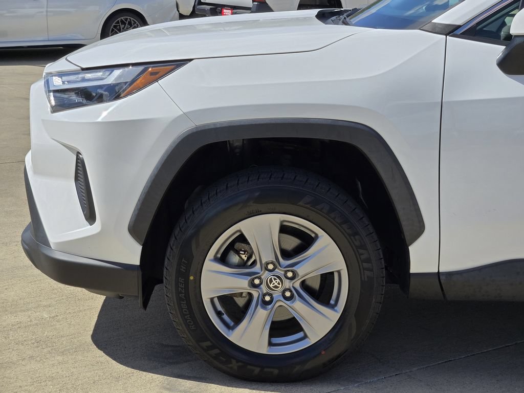Used 2022 Toyota RAV4 XLE w/ Convenience Package AWD/4WD image 7