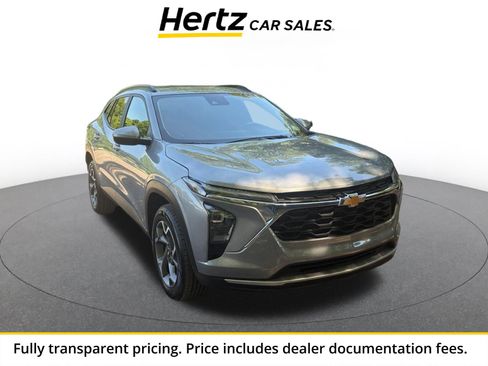 Used 2025 Chevrolet Trax LT FWD image 1