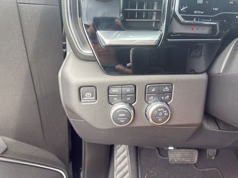 Used 2025 GMC Sierra 1500 SLT w/ SLT Premium Plus Package AWD/4WD image 14