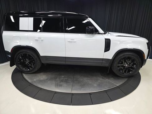 Used 2025 Land Rover Defender 110 S image 12