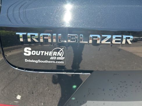 Used 2025 Chevrolet TrailBlazer LT FWD image 24