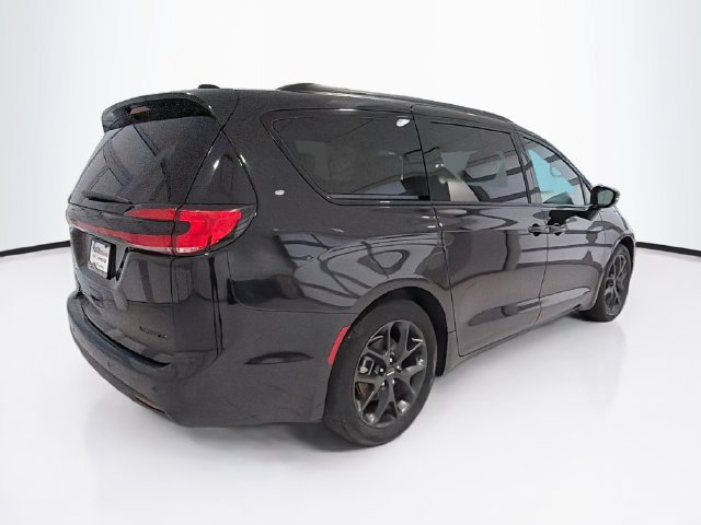 Used 2025 Chrysler Pacifica Limited FWD image 7