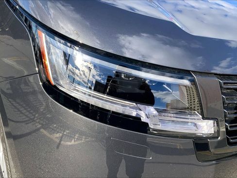 New 2026 Land Rover Range Rover Long Wheelbase SE image 13