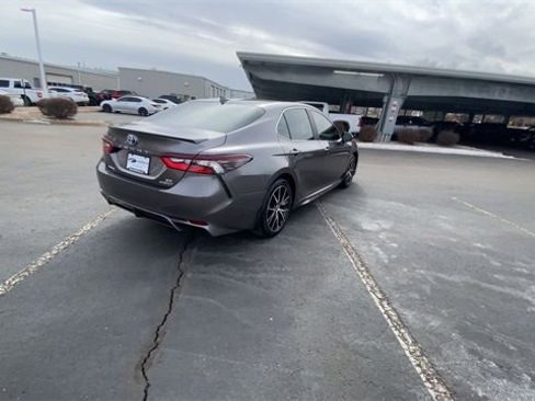 Used 2024 Toyota Camry SE image 7