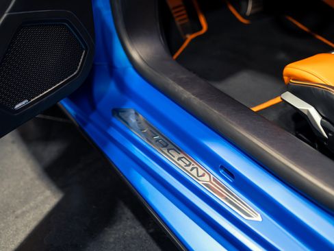 Used 2020 Lamborghini Huracan EVO RWD image 32