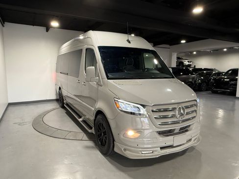 Used 2024 Mercedes-Benz Sprinter 2500 image 7